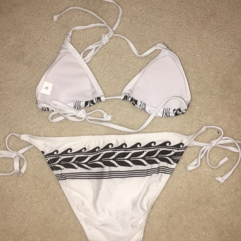 Bikini - Picture 2 of 3